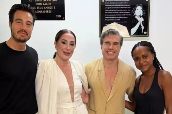 Vivendo romance, Duda Santos e Tiago Iorc posam juntos pela 1ª vez por Reprodução/Redes Sociais 