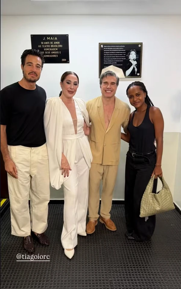 Vivendo romance, Duda Santos e Tiago Iorc posam juntos pela 1ª vez por Reprodução/Redes Sociais 