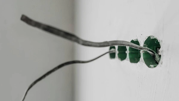 Chega de extensão espalhada: a energia agora vai até onde você precisa por Pexels