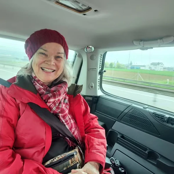 Com o avanço do quadro, ela passou a depender de cuidadores para atividades básicas como alimentação e higiene por Reprodução