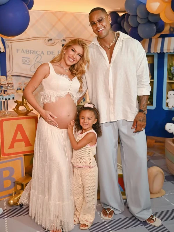 Léo Santana, Lore Improta e Liz por Reprodução/Redes Sociais 