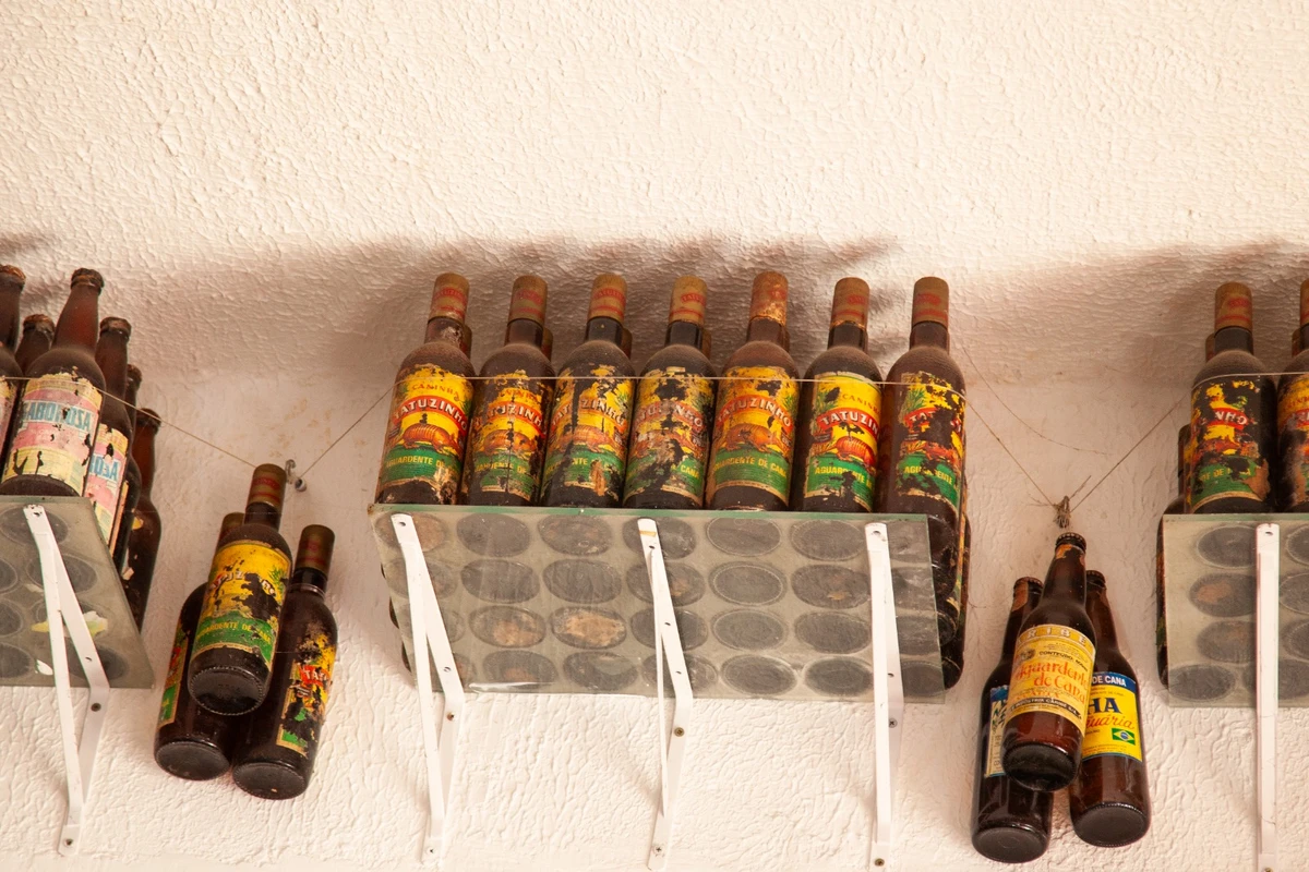 Recanto do Gino: o bar em Salvador onde a cachaça virou patrimônio histórico por Sora Maia