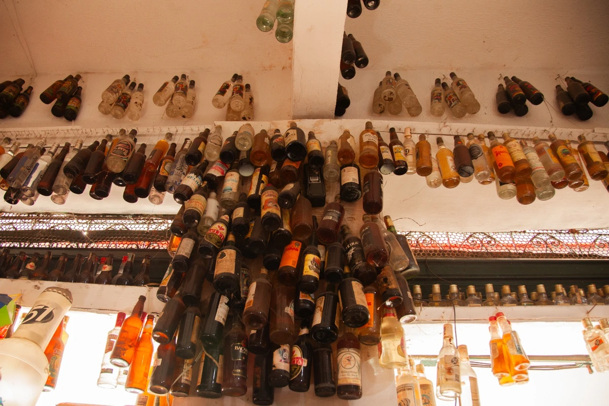 Recanto do Gino: o bar em Salvador onde a cachaça virou patrimônio histórico por Sora Maia