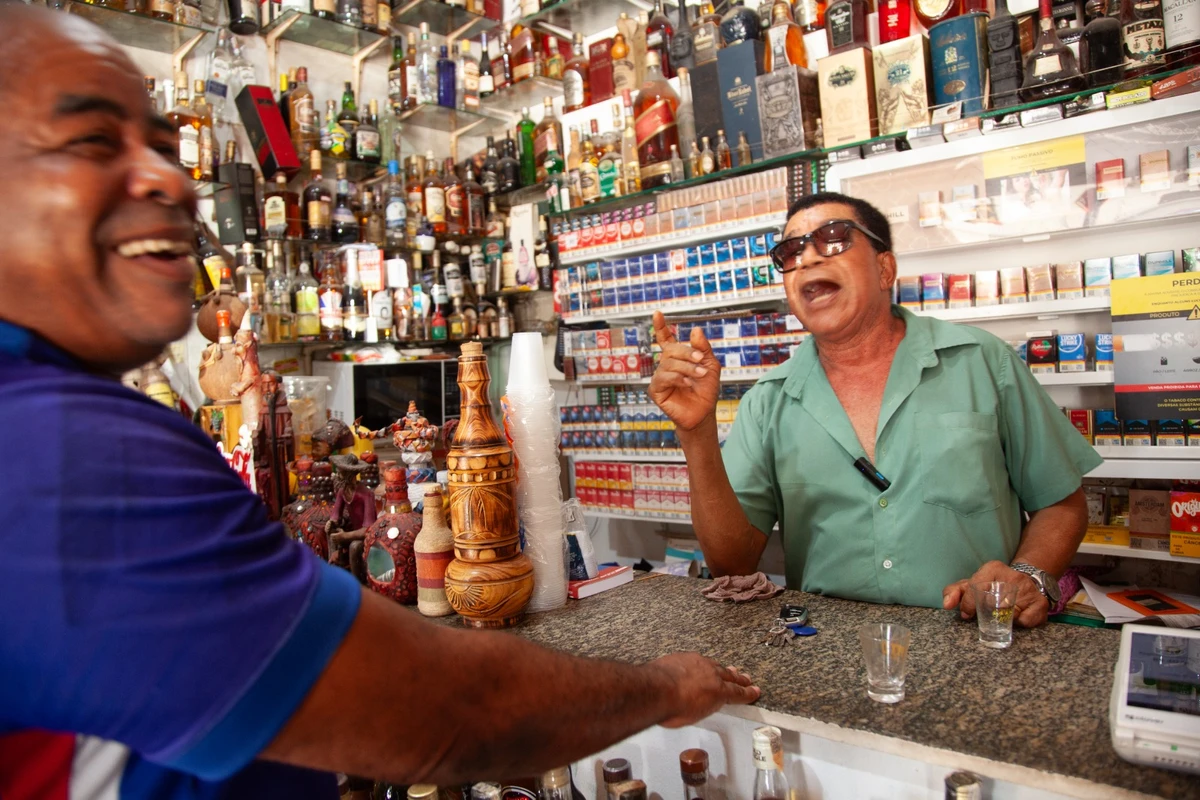 Recanto do Gino: o bar em Salvador onde a cachaça virou patrimônio histórico por Sora Maia