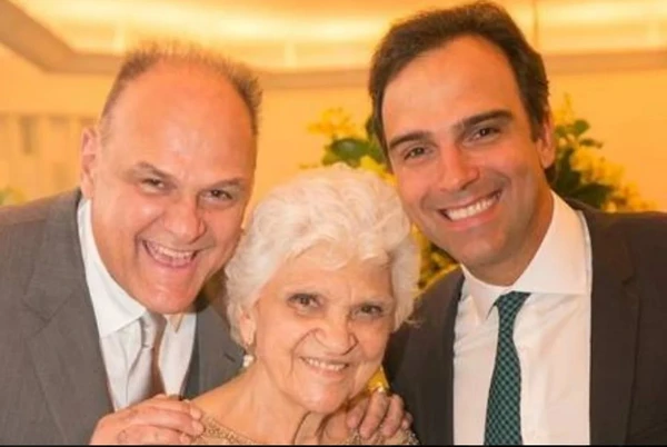 Tadeu e Oscar Schmidt com a mãe, Janira por Reprodução