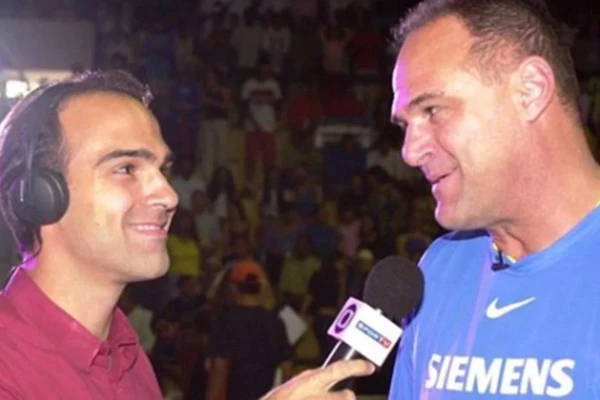 Tadeu entrevistando seu irmão, o ex-atleta Oscar Schmid