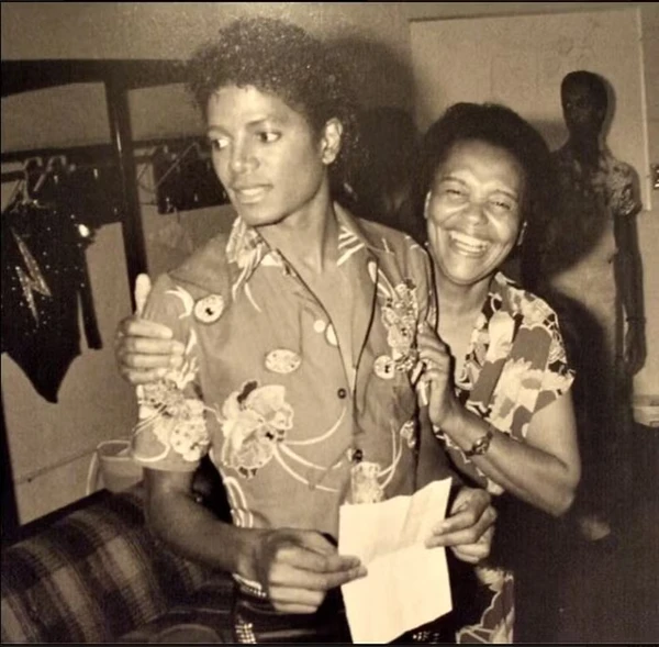 Dona Remy foi cozinheira de Michael Jackson por Reprodução