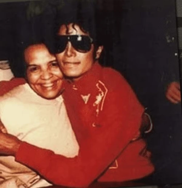 Dona Remy foi cozinheira de Michael Jackson por Reprodução