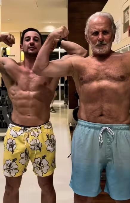 Otávio Mesquita impressiona ao exibir músculos ao lado do filho lutador por Reprodução/Instagram