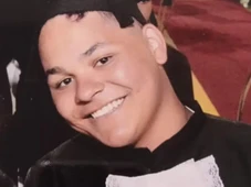 Imagem - Socorrista do Samu é acionado para atender acidente e encontra o próprio filho morto; foto do pai ao lado do corpo viraliza no WhatsApp