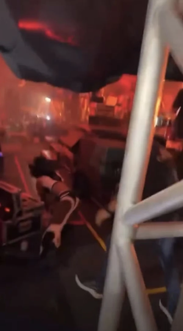 Ana Castela leva tombo em show e assusta equipe por Reprodução/Instagram