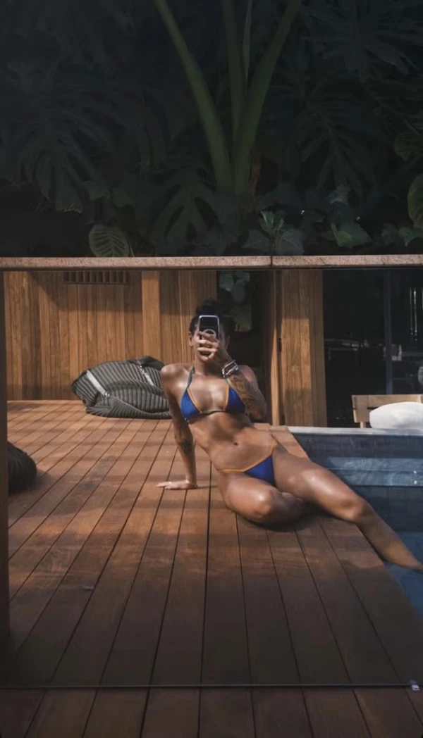 Ana Castela renovou o bronzeado antes de show por Reprodução/Instagram