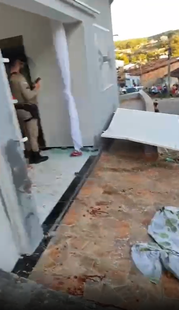 Avó e neto estavam na porta de casa quando foram atingidos por Reprodução/Bahia Extremo Sul