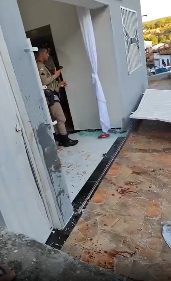 Avó e neto estavam na porta de casa quando foram atingidos por Reprodução/Bahia Extremo Sul