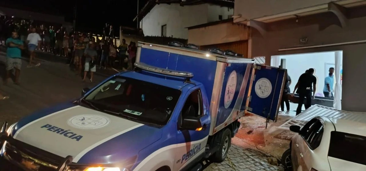 Avó e neto estavam na porta de casa quando foram atingidos por Reprodução/TV Bahia