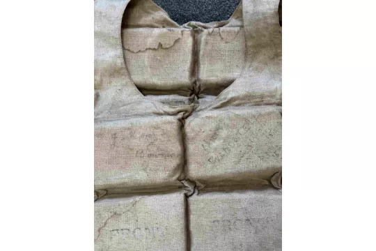 Colete de sobrevivente do Titanic é leiloado por R$ 4,5 milhões; veja a peça por Henry Aldridge Ltda/Divulgação