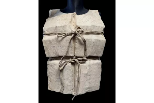 Colete de sobrevivente do Titanic é leiloado por R$ 4,5 milhões; veja a peça por Henry Aldridge Ltda/Divulgação