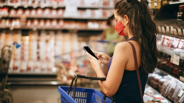 Cada compra registrada ajuda empresas a prever o que você vai levar amanhã por Pexels, Helena Lopes