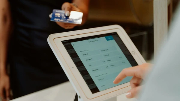 O desconto vem. Mas junto dele, vai um rastro completo dos seus hábitos de consumo por Pexels, rdne