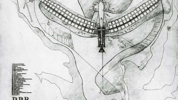 O croqui original de Lúcio Costa, que acompanhou o relatório vencedor de 1957, já traçava a cruz primordial que daria forma ao Plano Piloto e organizaria os Três Poderes da República.