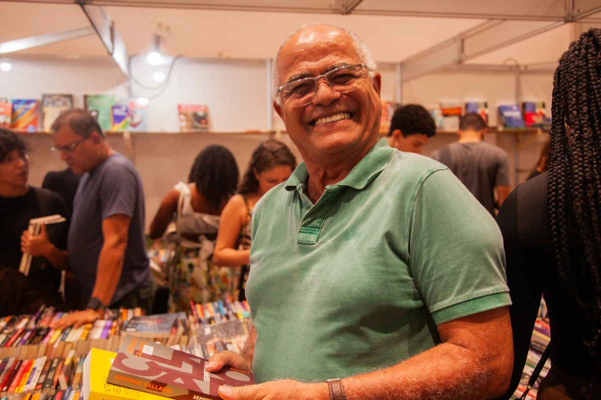 Penúltimo dia da Bienal do Livro, em Salvador por Sora Maia