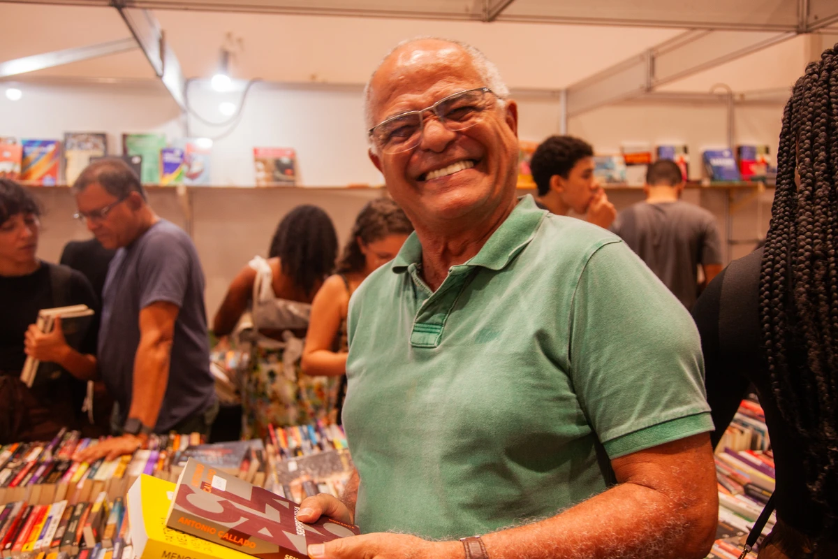 Penúltimo dia da Bienal do Livro, em Salvador por Sora Maia