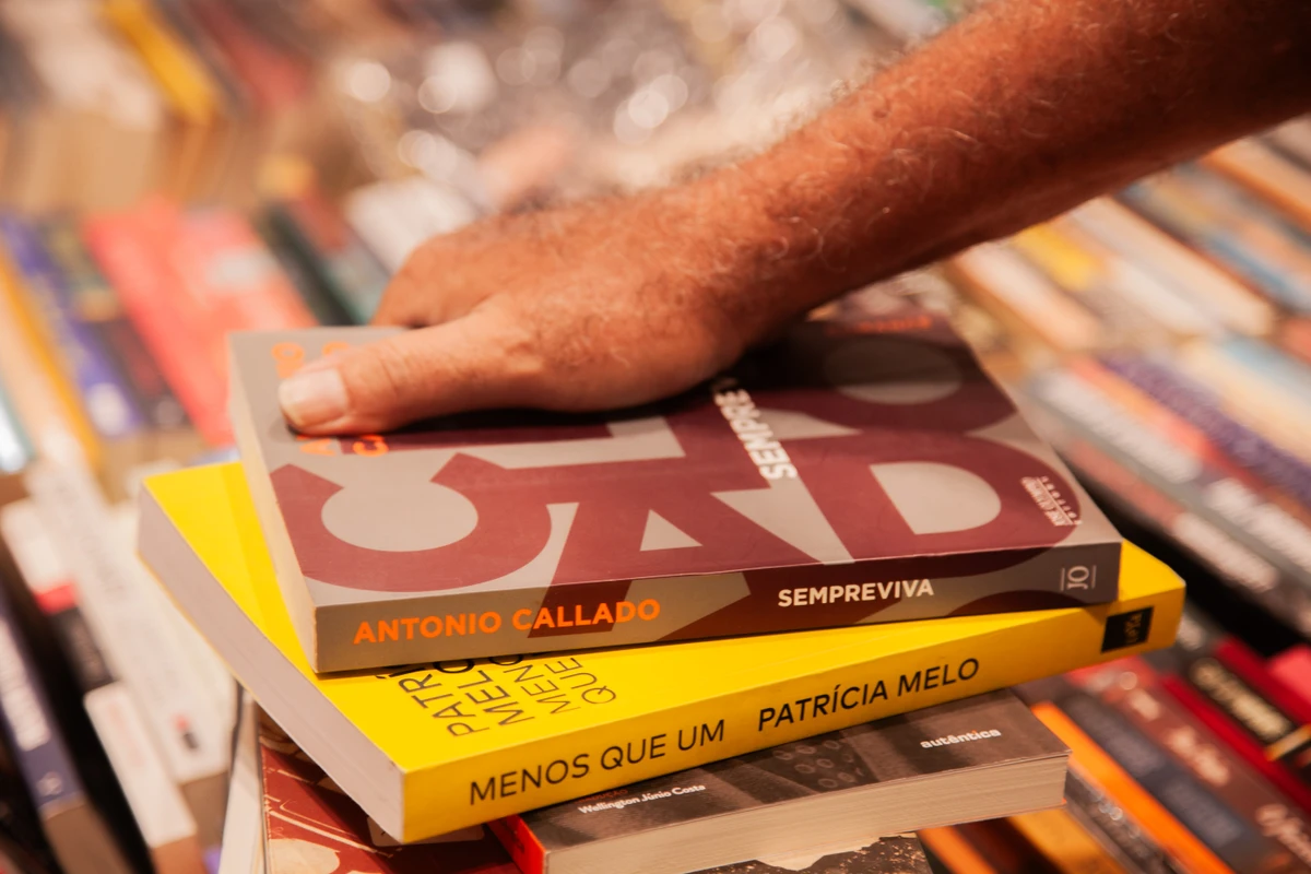 Penúltimo dia da Bienal do Livro, em Salvador por Sora Maia