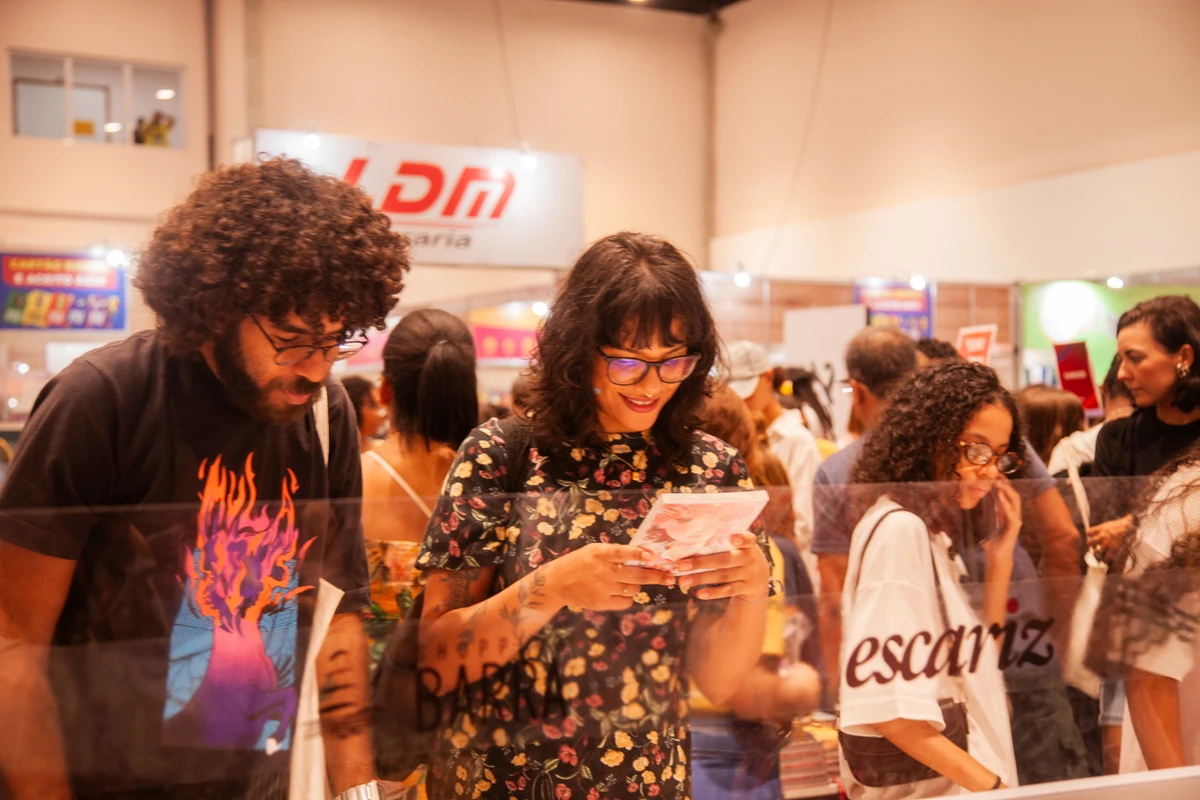 Penúltimo dia da Bienal do Livro, em Salvador por Sora Maia