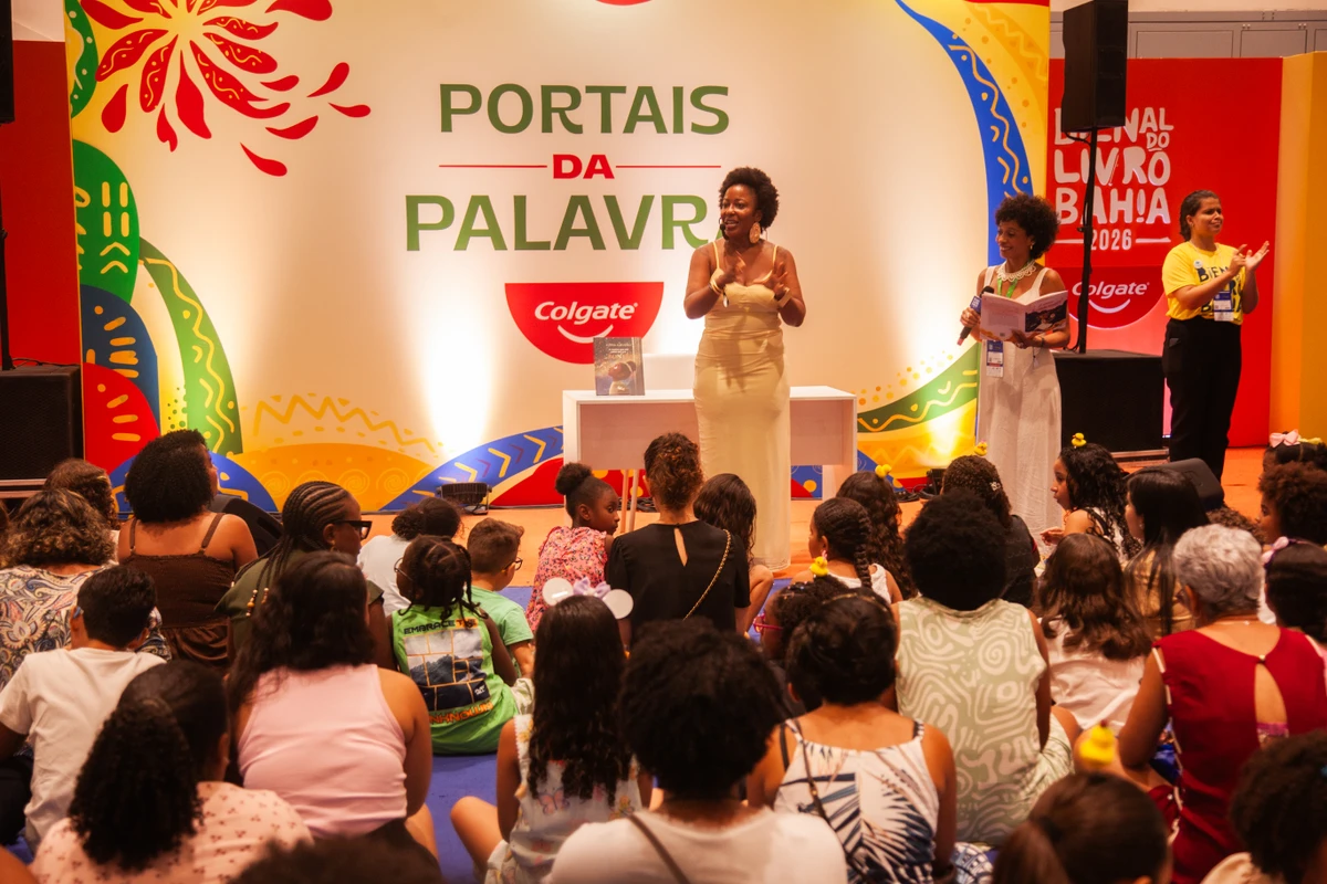 Penúltimo dia da Bienal do Livro, em Salvador por Sora Maia