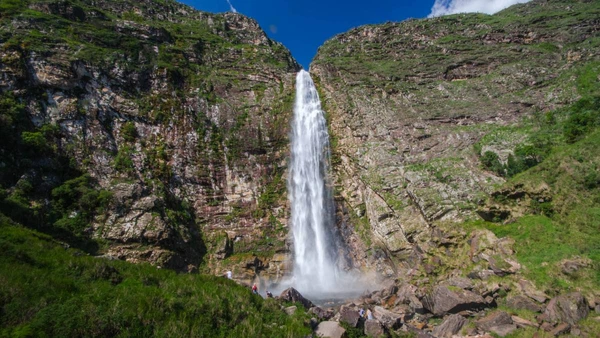 Sem muros ou burocracia, a Avenida Internacional integra o comércio de free shops a uma "fronteira viva" onde português e espanhol se fundem no cotidiano por Wikimedia Commons
