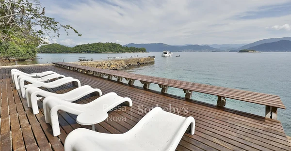 Ilha dos Porcos Grandes por Divulgação