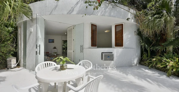 Ilha dos Porcos Grandes por Divulgação