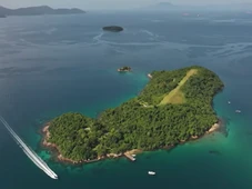Imagem - Maior ilha privativa do Brasil tem pista de pouso, nove suítes, 299 mil m² de Mata Atlântica e está à venda