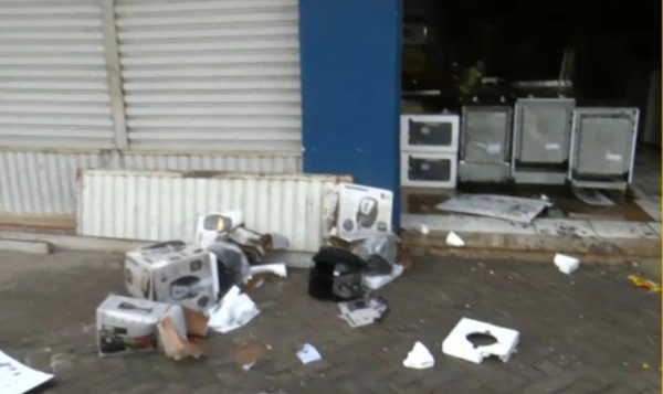 Incêndio durou toda madrugada por Reprodução/TV Bahia