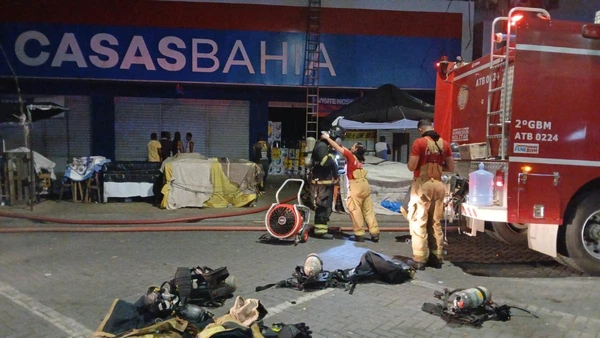 Incêndio na Casas Bahia de Feira de Santana