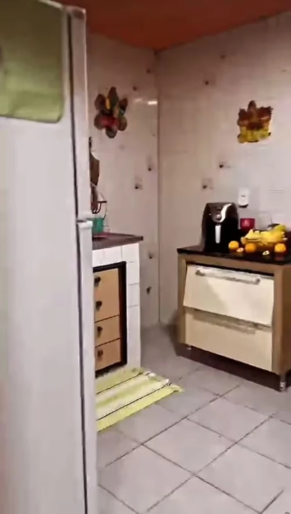 Inês Brasil tem casa toda cor de rosa por Reprodução