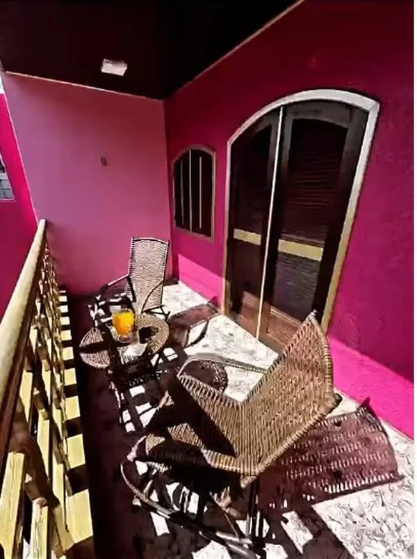 Inês Brasil tem casa toda cor de rosa por Reprodução