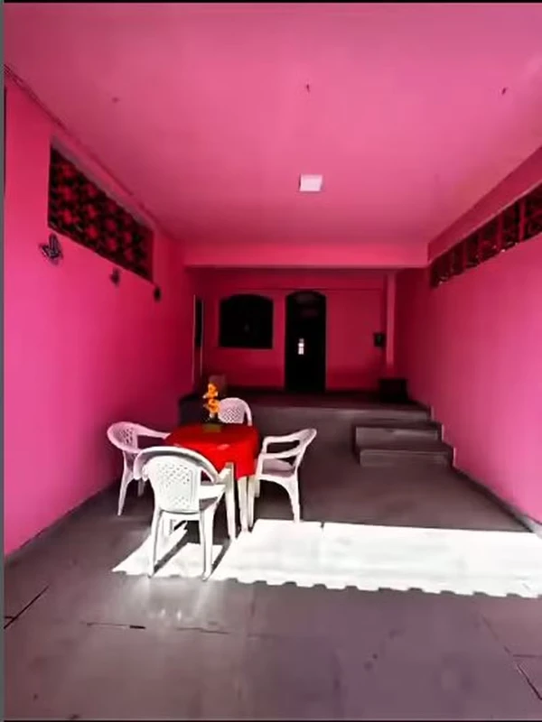 Inês Brasil tem casa toda cor de rosa por Reprodução