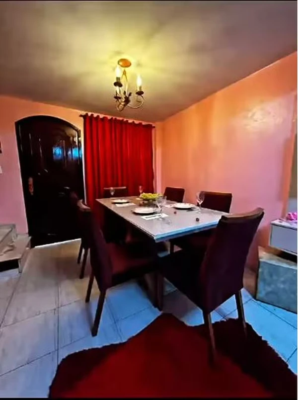 Inês Brasil tem casa toda cor de rosa por Reprodução