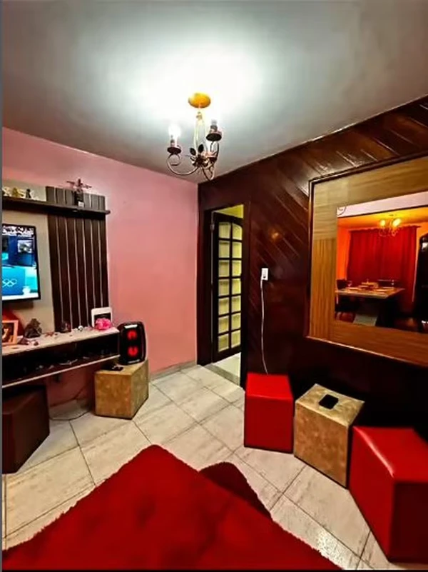 Inês Brasil tem casa toda cor de rosa por Reprodução