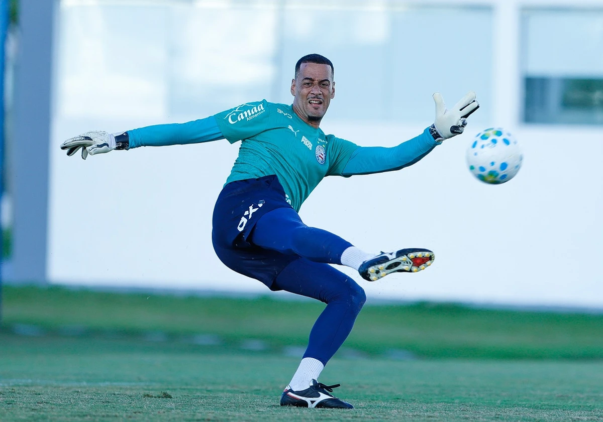 Léo Vieira vive bom momento pelo tricolor