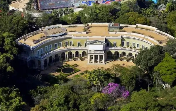 Mansão é uma das maiores do mundo por Reprodução | X