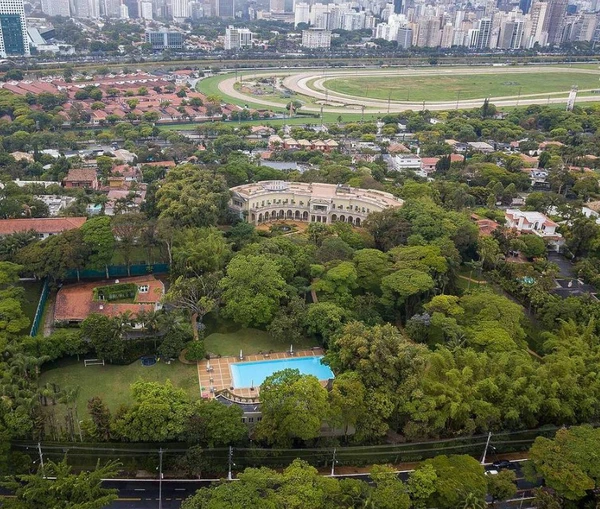 Mansão é uma das maiores do mundo por  Webysther Nunes | Wikimedia Commons