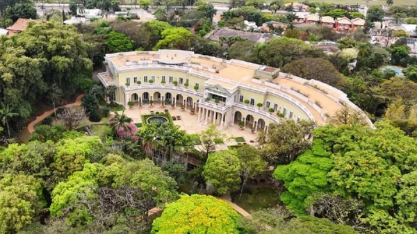 Mansão é uma das maiores do mundo por YouTube | Drone.v7 