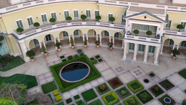 Mansão é uma das maiores do mundo por YouTube | Drone.v7 