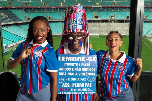 Nova camisa tricolor do Bahia por Divulgação