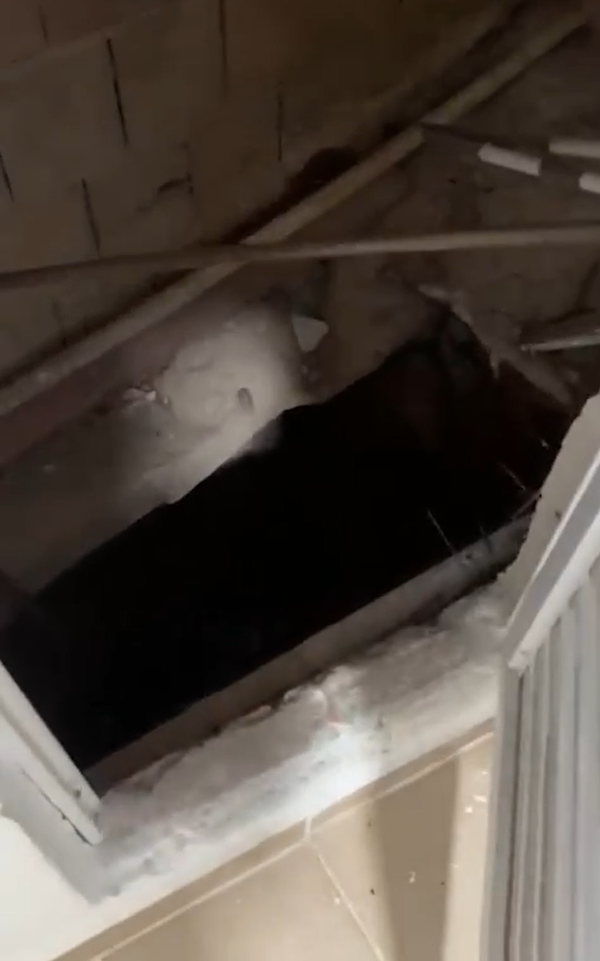 Passagem secreta ficava na parede por Reprodução