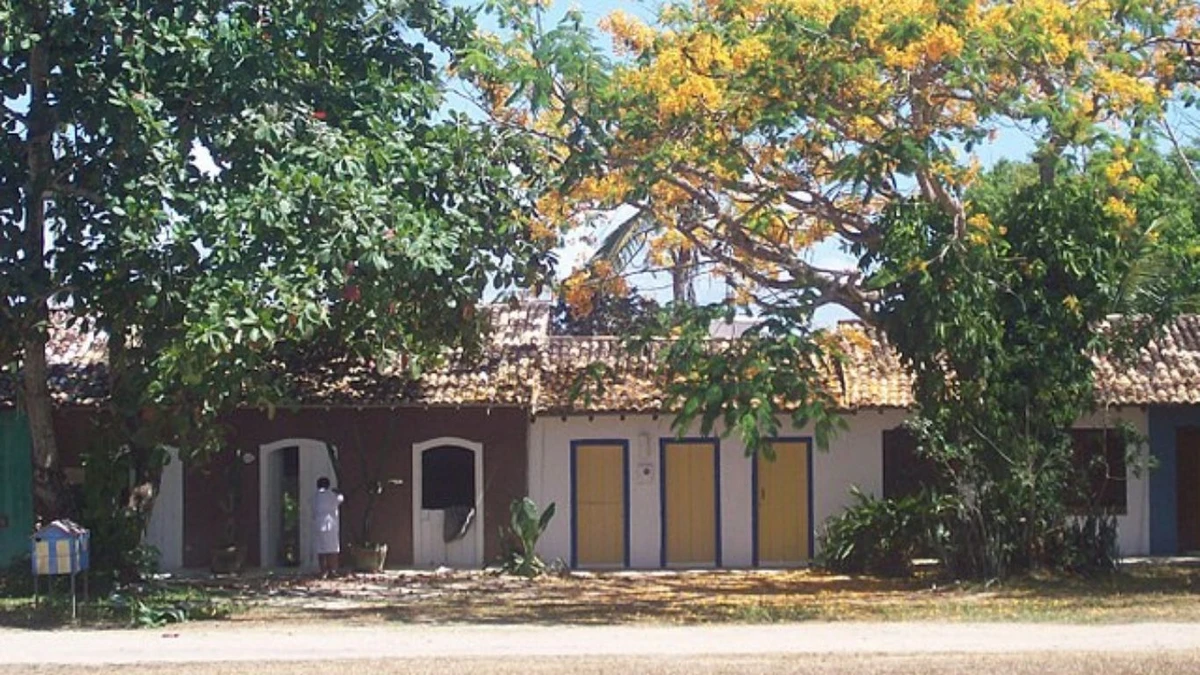 Entre o rústico e o sofisticado, o vilarejo conquista quem busca algo fora do comum por Leonardo Quintino/ Wikimedia Commons