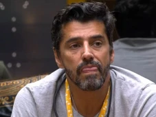 Imagem - Equipe de Alberto Cowboy arma barraco na final do BBB 26 e bate boca com imprensa em festa