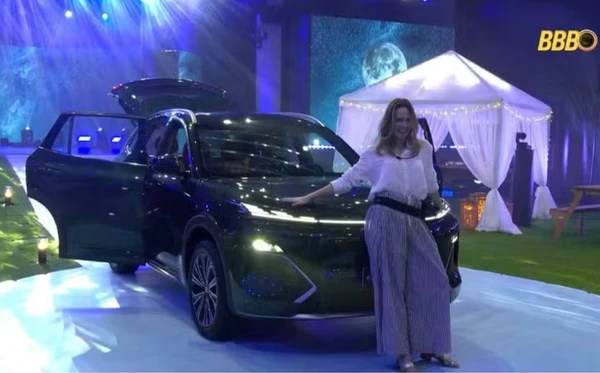 Ana Paula Renault com o carro no 'BBB 26'